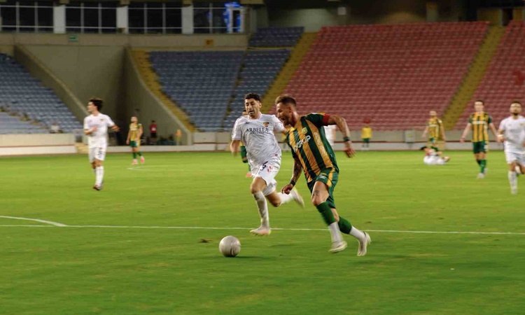 1-0'lık galibiyet dönüşünde Osmaniyespor otobüsünde camlar taşlı saldırıyla kırıldı ve Merak Edilenler