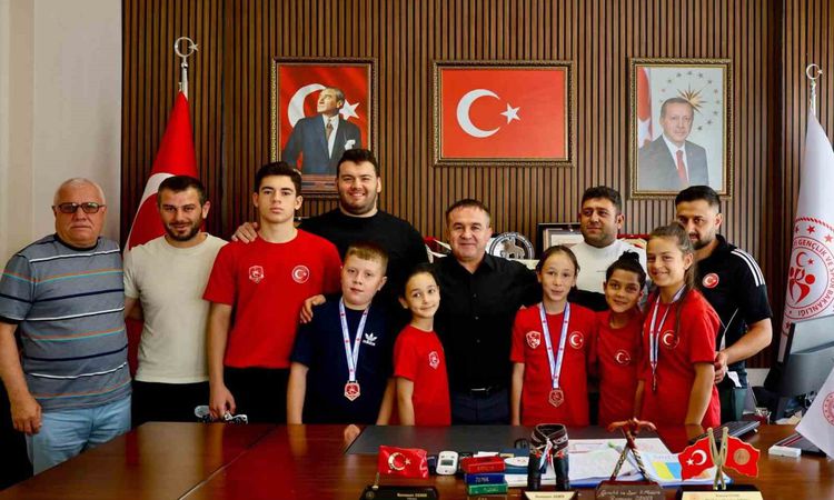 Gündemden Son Bilgiler: 10 bin sporcunun yarıştığı Türkiye şampiyonasında Bilecikli güreşçilerden büyük başarı