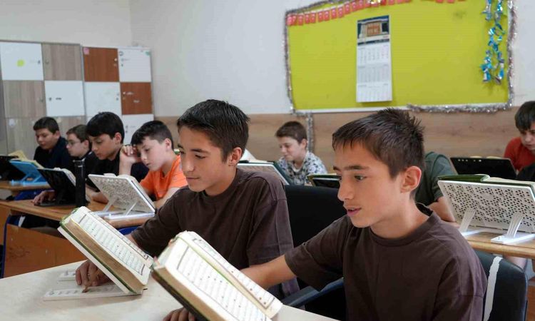 Son Gelişme: 13 yaşındaki ikiz kardeşler birlikte Kur'an-ı Kerim'i ezberleyerek hafız oldu - Son Dakika Haberl