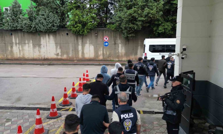 16 ilde eş zamanlı düzenlenen yasa dışı bahis operasyonunda 29 şüpheli hakkında tutuklama kararı verildi: Geli