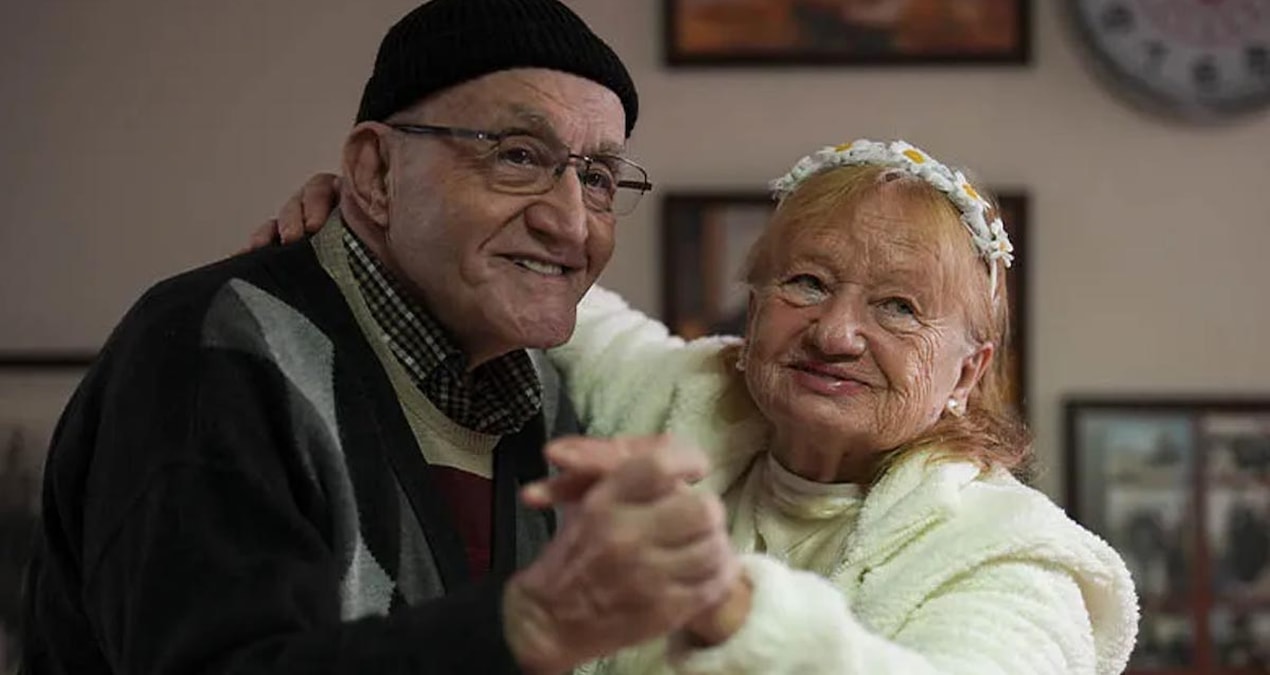 Kritik Açıklama: 19 yıl aradan sonra huzurevinde tekrar bir araya geldiler - Son Dakika Haberleri: Gelişmeler