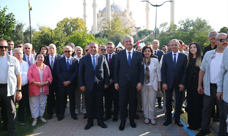 3 gün sürecek 10. Uluslararası Adana Lezzet Festivali mangal ateşiyle açıldı