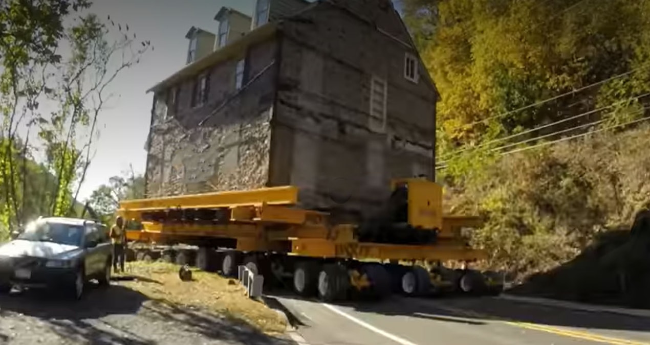 Gündemden Son Bilgiler: 387 tonluk koskoca evi yürüttüler: Hatlar kesildi yol trafiğe kapatıldı - Son Dakika -