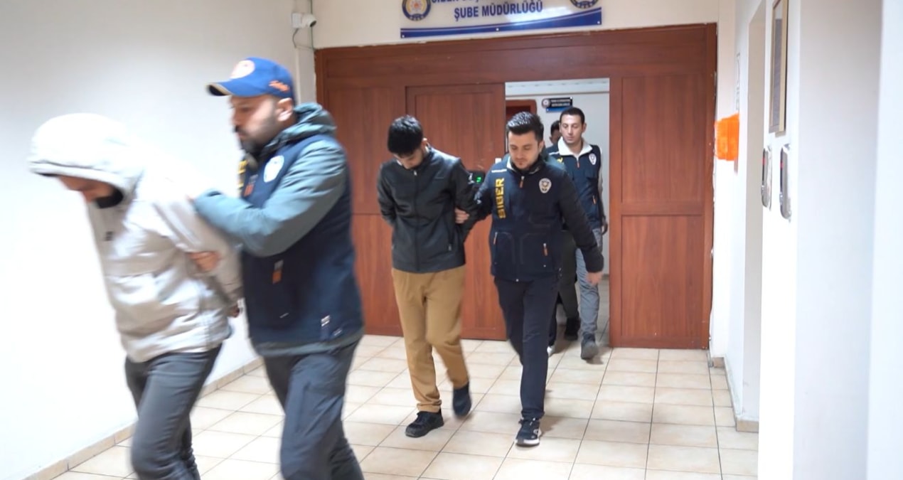 Gündemden Son Bilgiler: 5 ilde sahte kripto dolandırıcılığı operasyonu: 8 tutuklama - En Son Haber | İşte Tüm