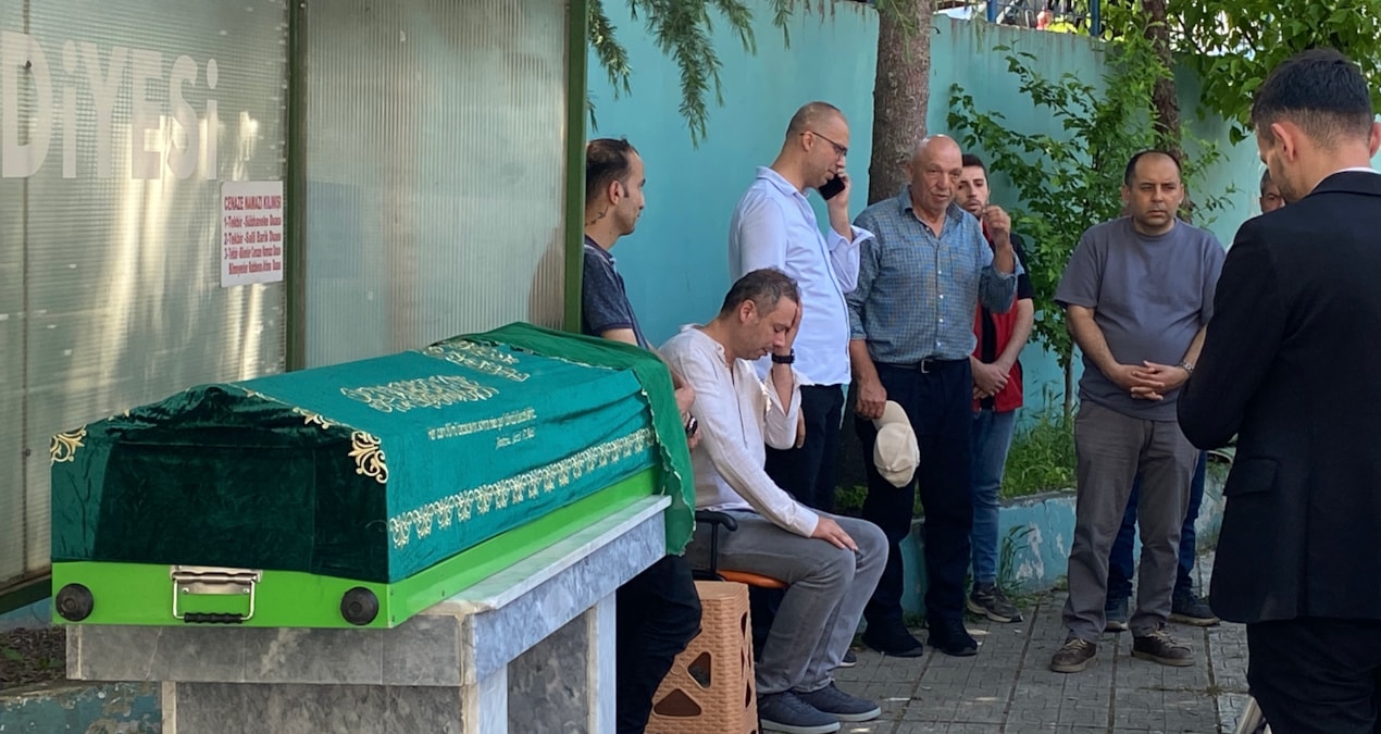 Sıcak Gündem: 5'inci kattan düşen Ebrar bebek, toprağa verildi - Son Dakika
