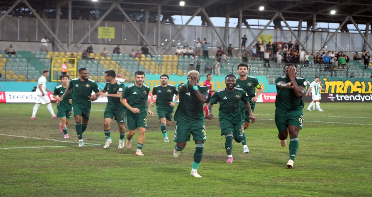 Gündemden Son Bilgiler: 500 taraftarla Süper Lig’e! İbrahim Akdağ’ın ‘Kayırılıyor’ dediği Esenler Erokspor’u m