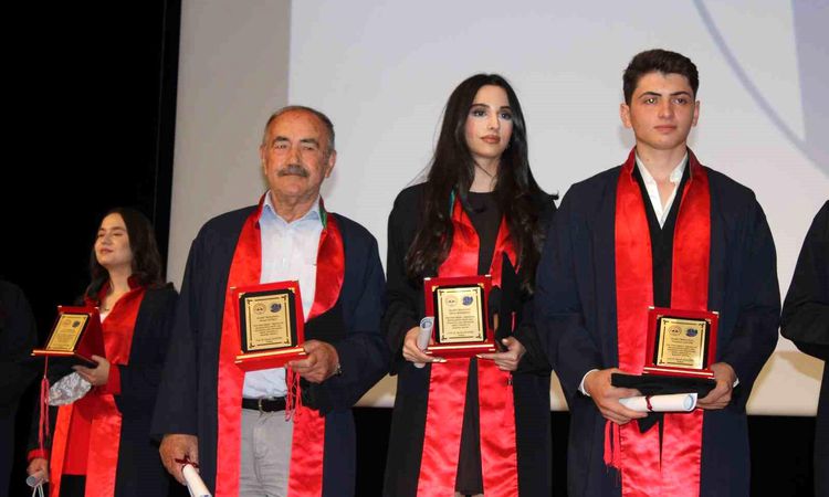 Kritik Açıklama: 79 yaşında avukat oldu - Son Dakika Haberleri - Son Dakika Bilgileri