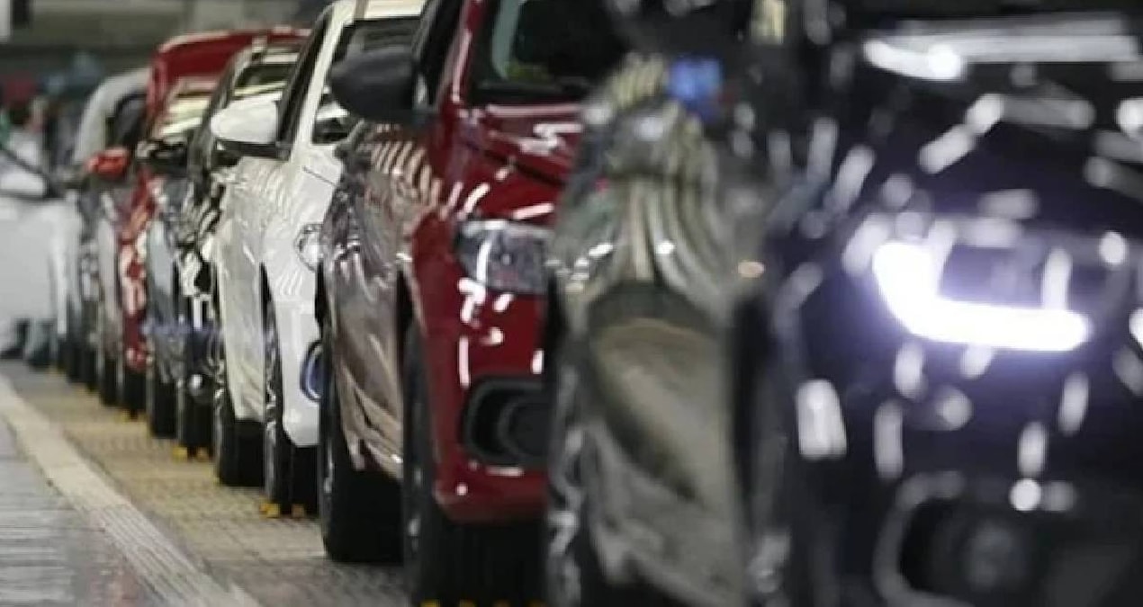 Gündemden Son Bilgiler: 8 yıl sonra Türkiye yollarında: Araba değil yürüyen servet, fiyatı 3 konuta bedel - En