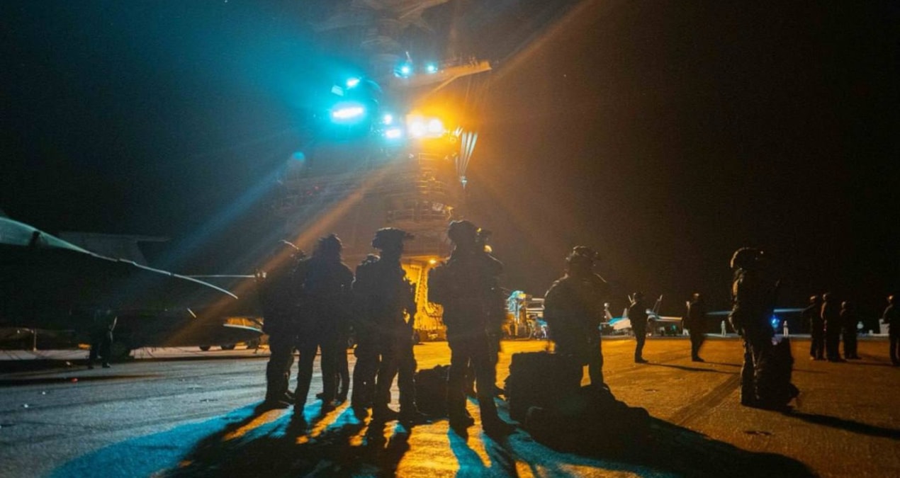 ABD askerleri Çin'e giden tankere helikopterle çıkarma yaptı: İçinde 122 milyon dolarlık petrol vardı - Haberl