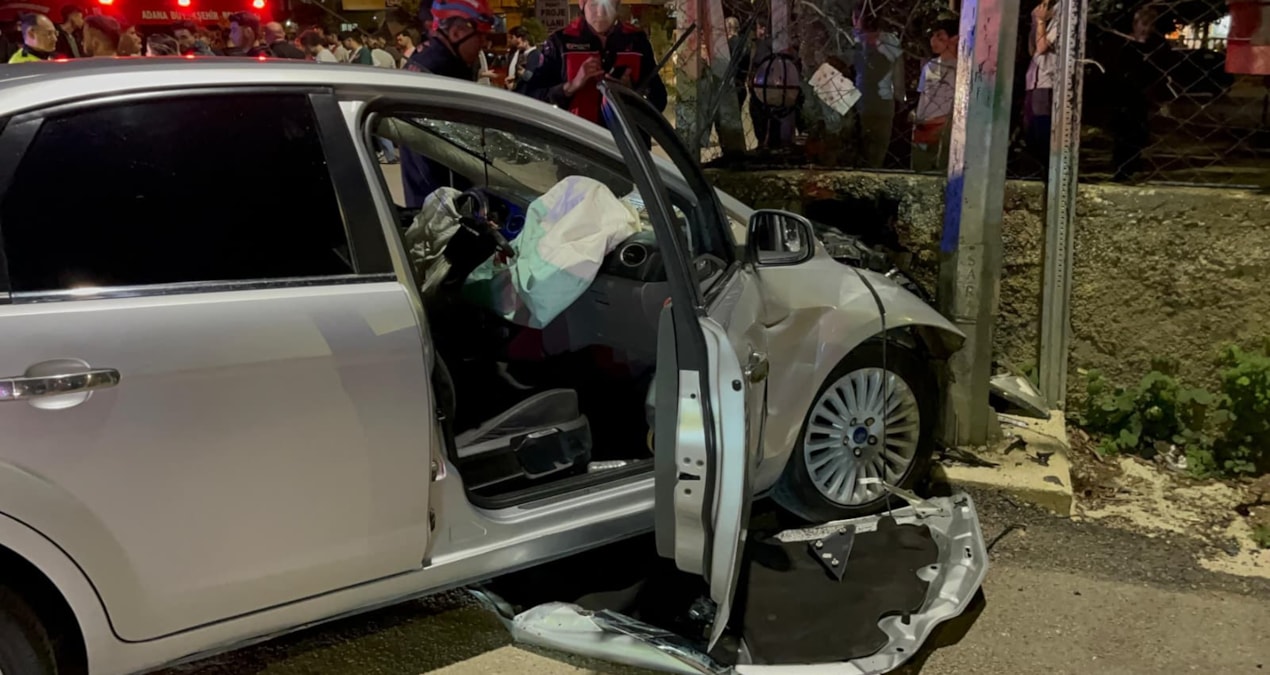 Son Gelişme: Adana'da iki otomobil çarpıştı, 4 kişi yaralandı - Son Dakika