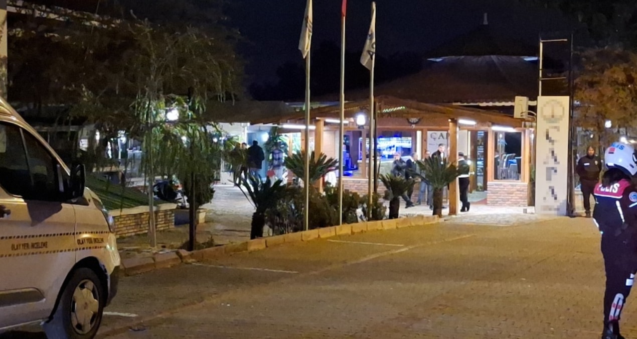 Kritik Açıklama: Adana'da restoranda silahlı kavga: 1 ölü, 1 yaralı - Son Dakika Haberleri - Son Dakika Bilgil