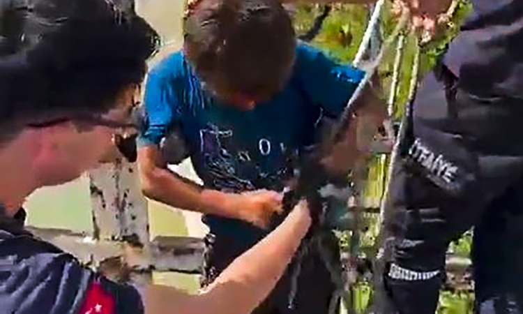 Adana Yüreğir'de DSİ sulama kanalına düşen çocuk itfaiye ekiplerince kurtarıldı ve Merak Edilenler