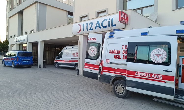 Adıyaman Besni'de hafriyat kamyonu ile otomobil çarpıştı, 4 kişi yaralandı - Son Dakika Bilgileri