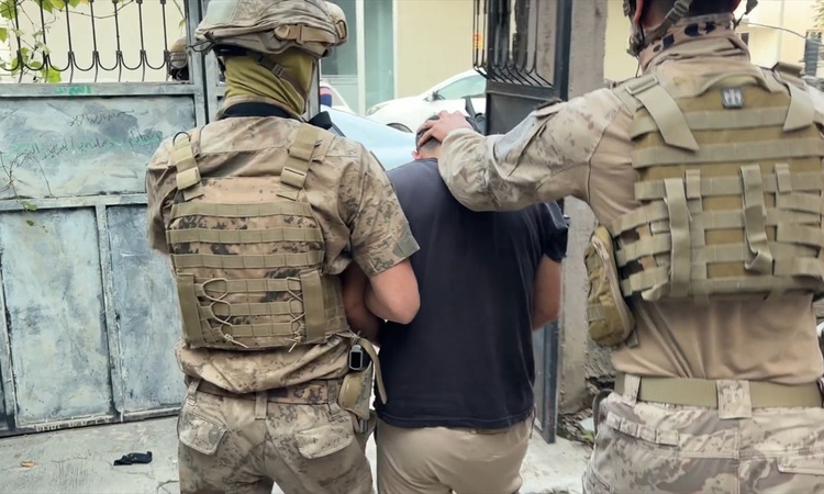 Adıyaman'da DEAŞ operasyonunda Irak uyruklu 5 şüpheli yakalanarak gözaltına sevk edildi ve Merak Edilenler