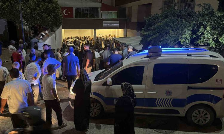 Kritik Açıklama: Adıyaman'da Komşu Dehşeti: 1 Ölü, 5 Yaşında Çocuk Yaralı - Son Dakika ve Merak Edilenler
