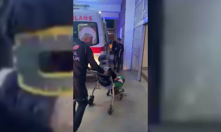Adıyaman-Şanlıurfa yol ayrımında minibüsle otomobil çarpıştı, 15 kişi yaralandı