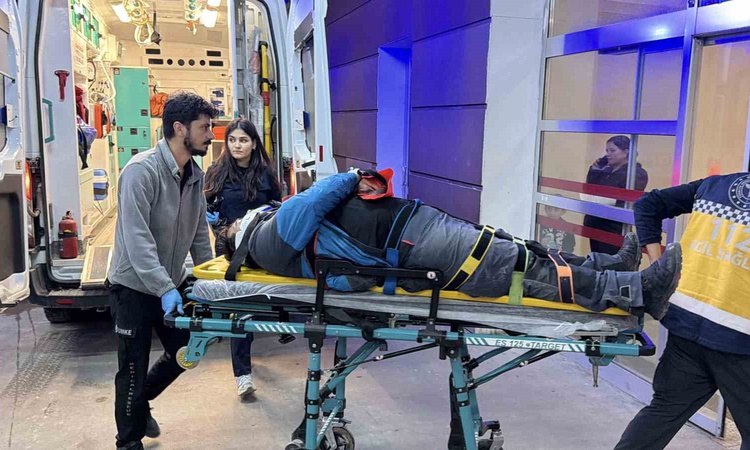 Adıyaman'da yağış sonrası kayan motosiklet devrildi, sürücü yaralandı - Son Dakika Bilgileri