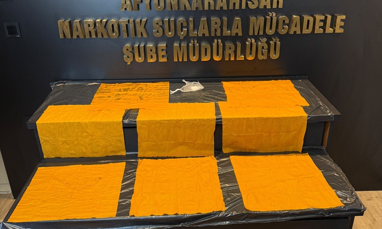 Afyonkarahisar'da 11 peçetede uyuşturucu bulundu, 2 zanlıdan 1'i hakkında tutuklama kararı verildi: Gelişmeler