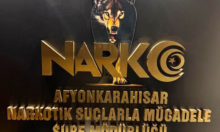 Afyonkarahisar'da araçta 663 uyuşturucu hap ele geçirildi, 2 şüpheli hakkında tutuklama kararı verildi ve Mera
