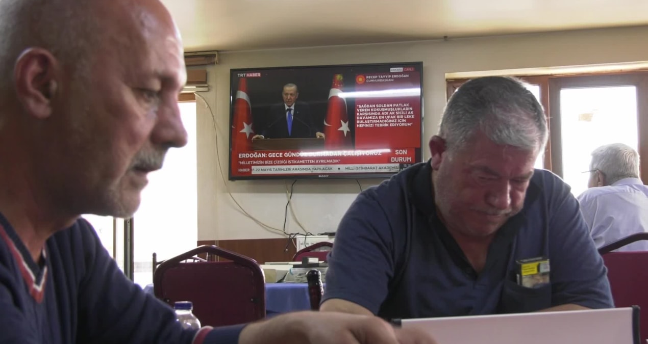 Afyonlulardan Burcu Köksal'a tepki: Babası sağ olsaydı yapamazdı - En Son Haber: Gelişmeler Takip Ediliyor