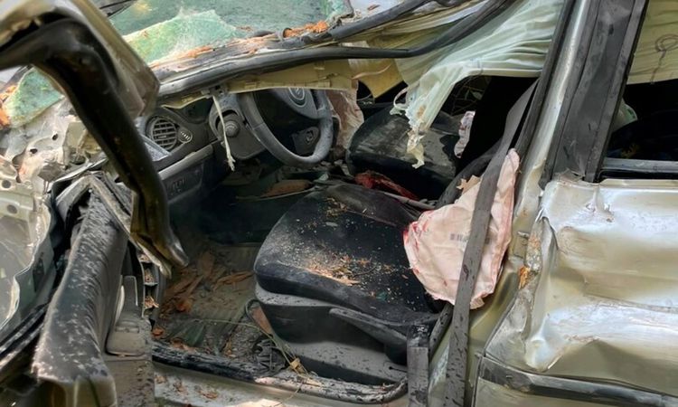 The driver of the car that crashed into a tree died, his wife was injured - News