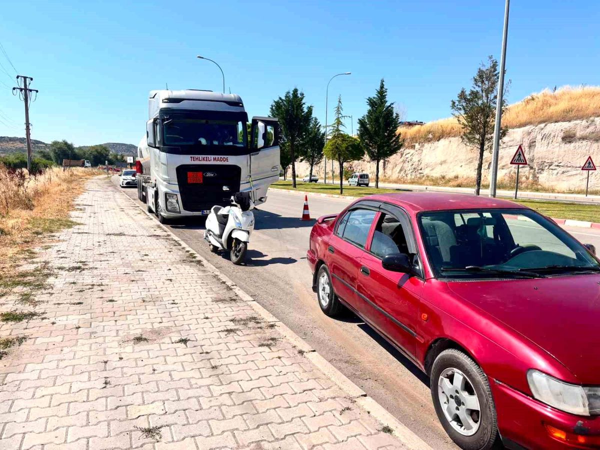 Gas loaded truck crashed into a car: 1 injured - News