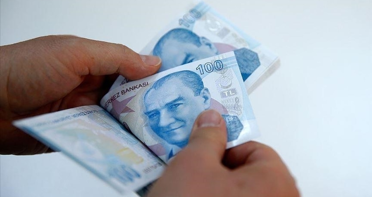 It was decided to cut the salaries of those in this situation: The payments made will also be requested back.