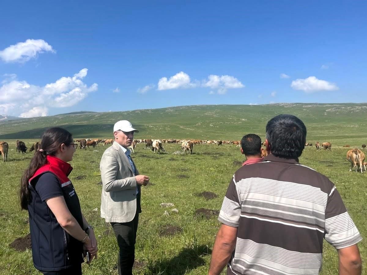Agenda - Director of Agriculture and Forestry Enver Aydın met with producers at Susuz Plateau at an altitude of 2,500 meters: Here are the Details