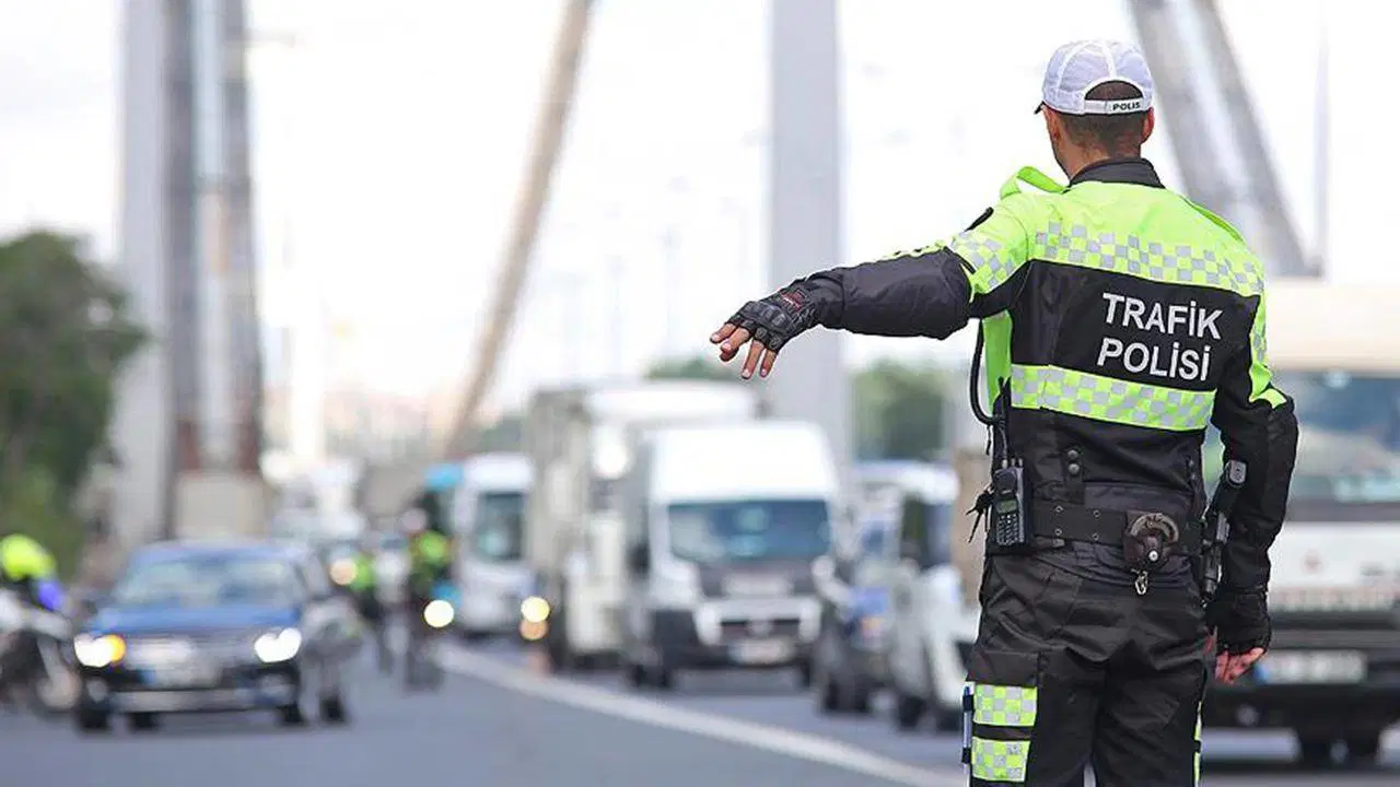 Agenda - Some roads in Istanbul are closed to traffic: 6 metrobus stations are out of service (Details)