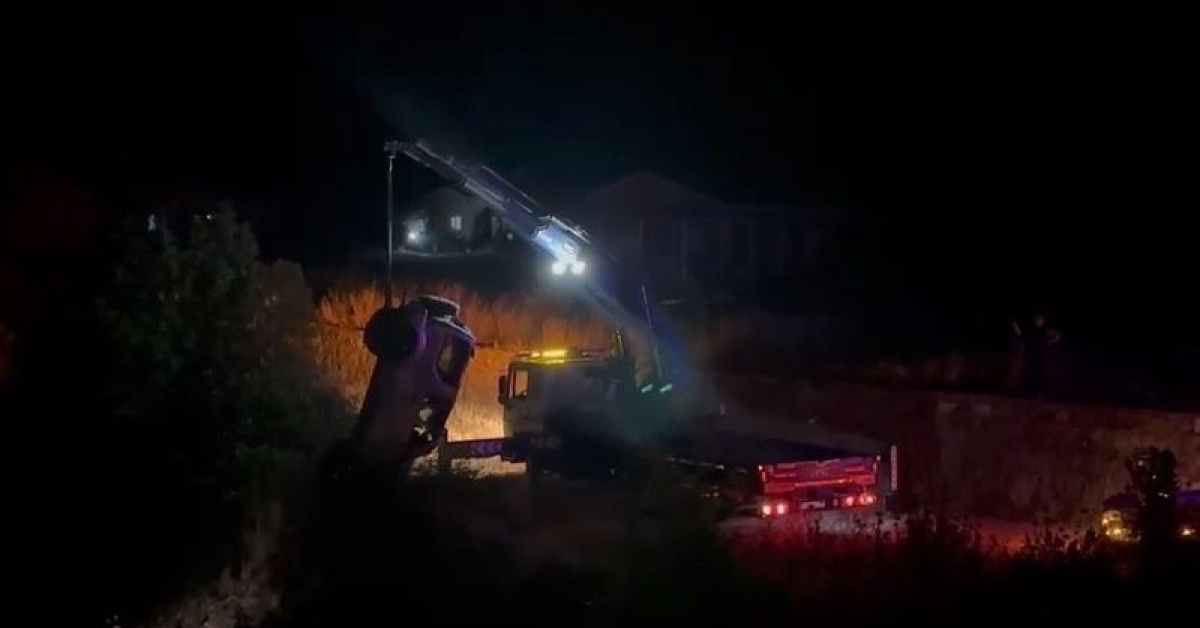 Agenda - Jeep rolled into the stream: 1 dead