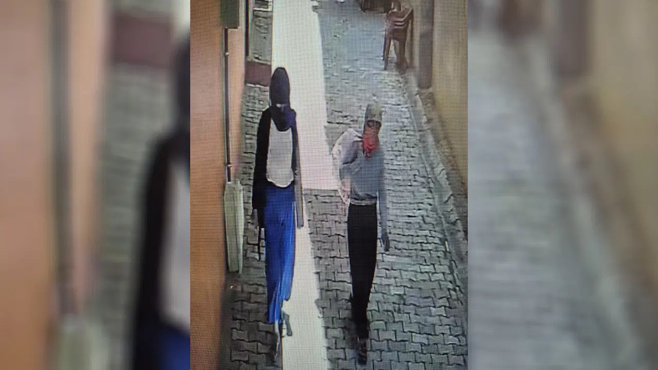 The thieves' methods were astonishing: They knocked on doors one by one and asked for bread (Details)