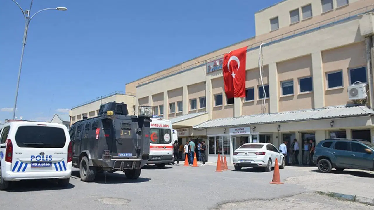 Latest Development: The disaster in Muş has been avoided... Tractor trailer overturned: 1 dead, 23 injured