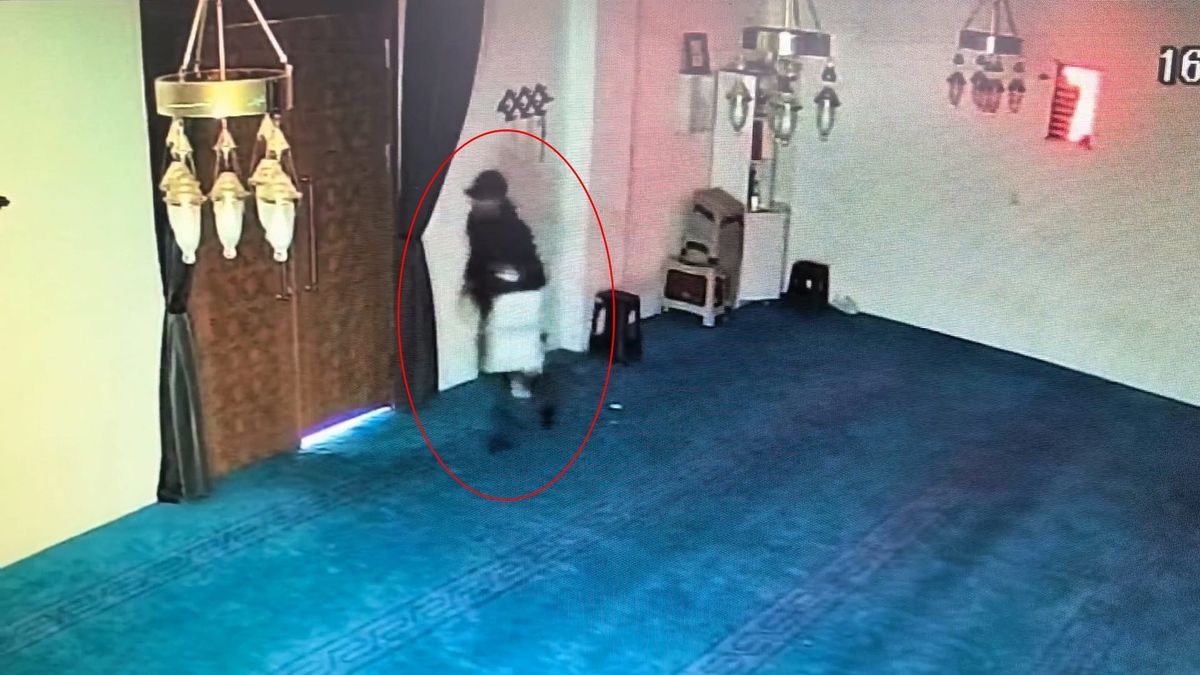 Agenda - He broke the charity box in the mosque and stole 100 thousand TL; theft on camera (Details)