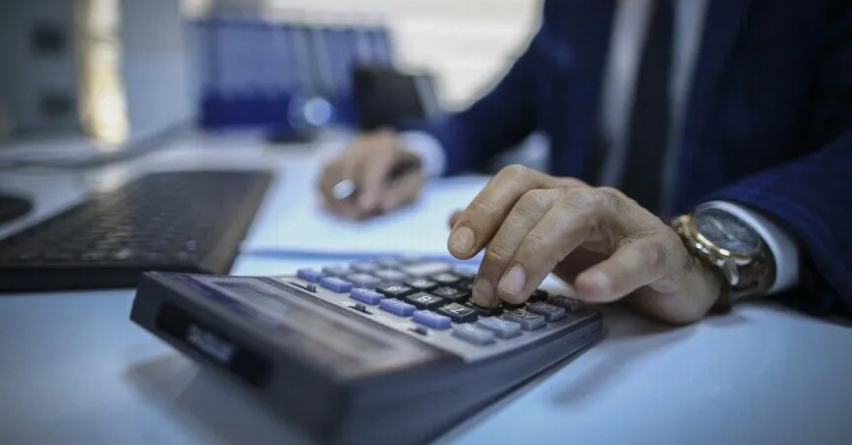 Analysis | Decline in service production index
