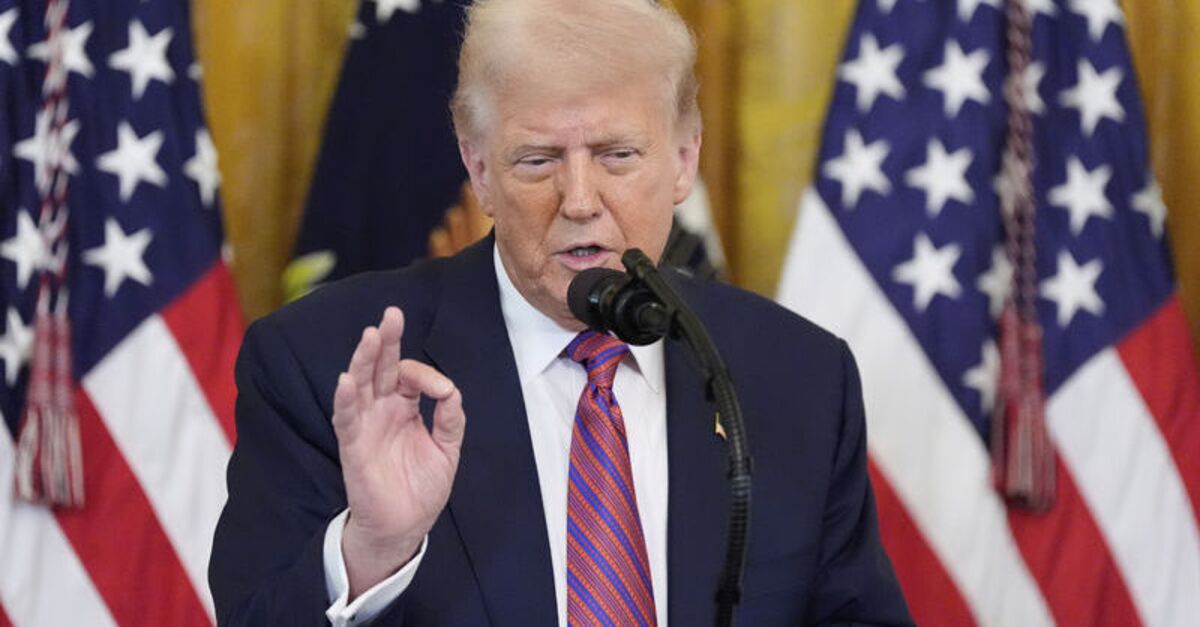 Analysis | $10 million bounty placed on Trump's head (Details)