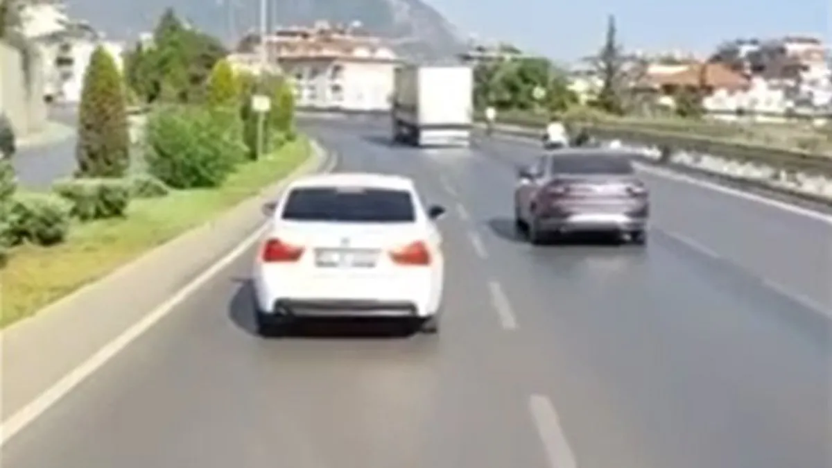 Latest: Antalya Footage Sparks Outrage as Driver Fails to Yield to Firefighters