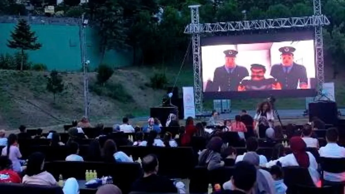 Kritik Açıklama: Analiz | Şehit yakınları ve gaziler "Aile Açık Hava Sineması" etkinliğinde buluştu: İşte Ayrı