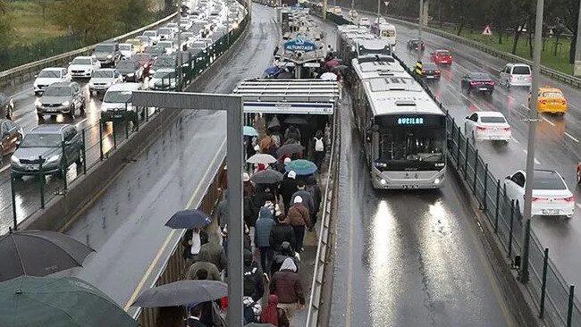 Sıcak Gündem: İstanbul'da toplu ulaşıma yüzde 10 zam! Mavi kart, Marmaray, okul servis ücretleri... İşte yeni