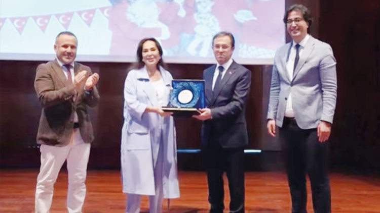Ayrıntılar Netleşti: 'Sıcak bir aile ortamı' (Detaylar): Gelişmeler Takip Ediliyor
