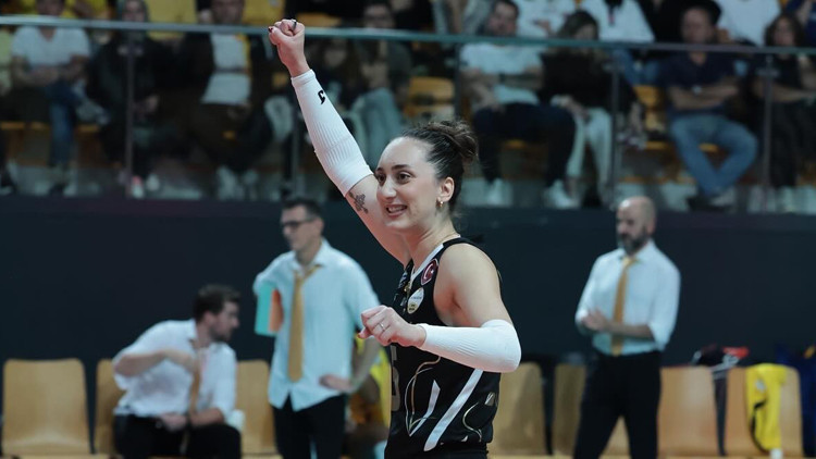 Kritik Açıklama: Ayça Aykaç Galatasaray Daikin'de!: İşte Ayrıntılar: Gelişmeler Takip Ediliyor