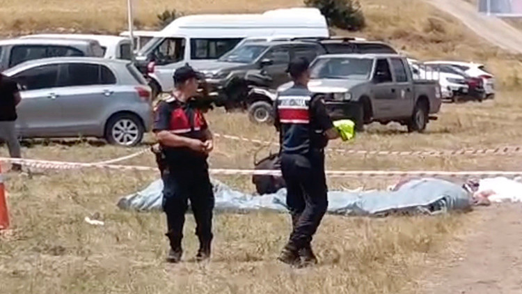 Gündemden Son Bilgiler: Çorum'da yamaç paraşütü şenliğinde facia: 30 metreden düşen pilot Yaşamını Yitirdi (De