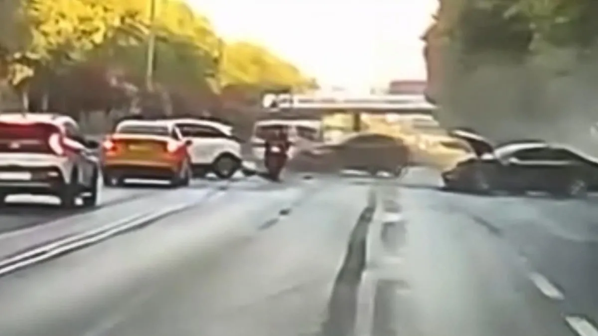 Gündemden Son Bilgiler: Esenler'de zincirleme kaza: 5 Araç karıştı, 3 kişi yaralandı