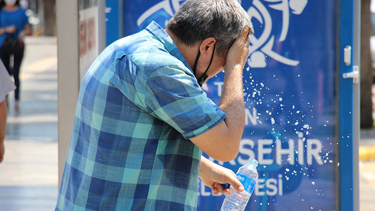 Son Gelişme: Son Gelişme: Meteoroloji'den aşırı sıcak uyarısı! Termometreler 40 dereceyi geçecek ve Merak Edil