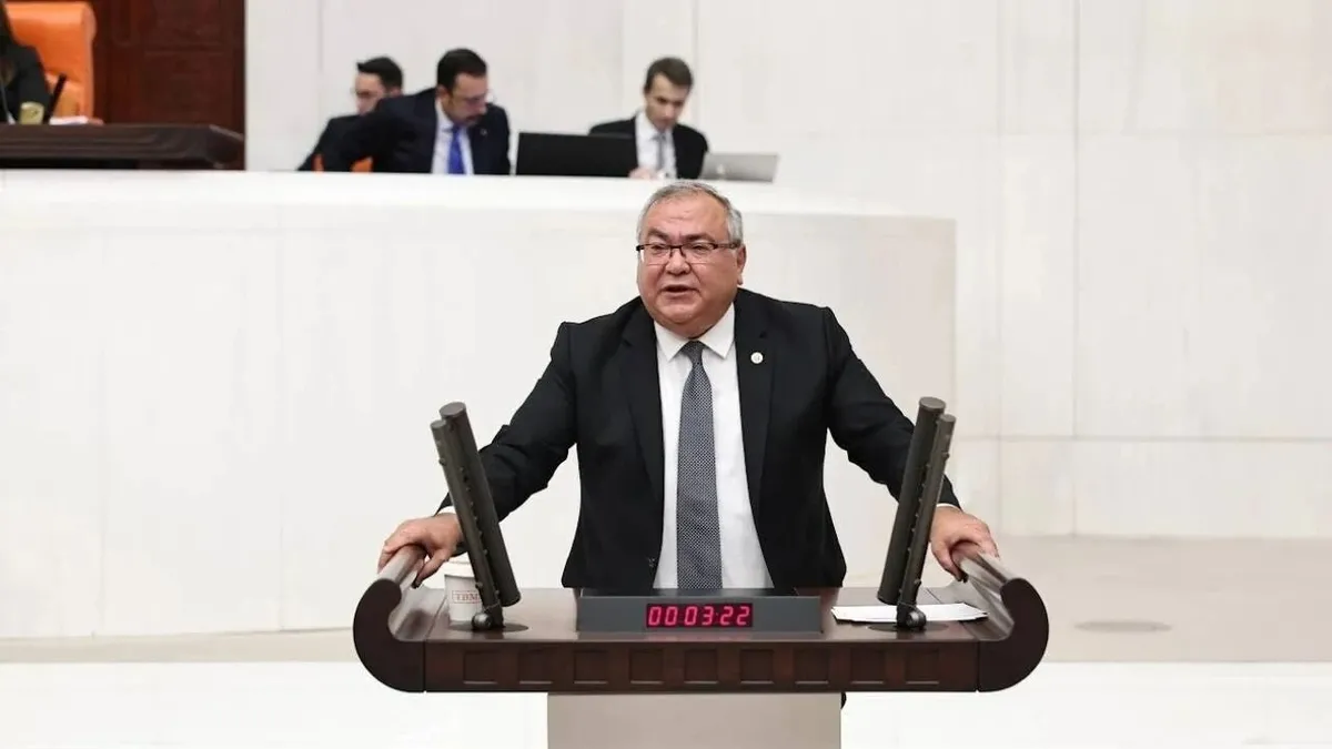 Kritik Açıklama: Son Gelişme: Aydın’da sular durulmuyor: CHP'li milletvekillerinin sosyal medya kavgası teşkil