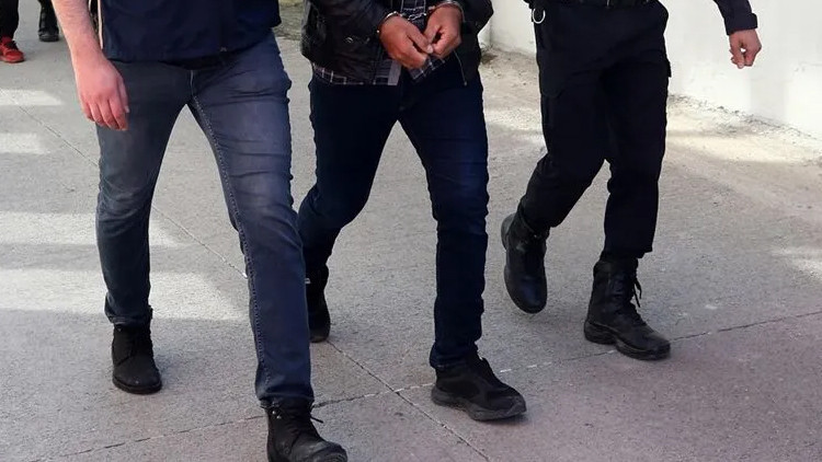Gündemden Son Bilgiler: Son Gelişme: Jandarmadan geniş çaplı operasyon: 12 ilde suç örgütlerine darbe (Detayla