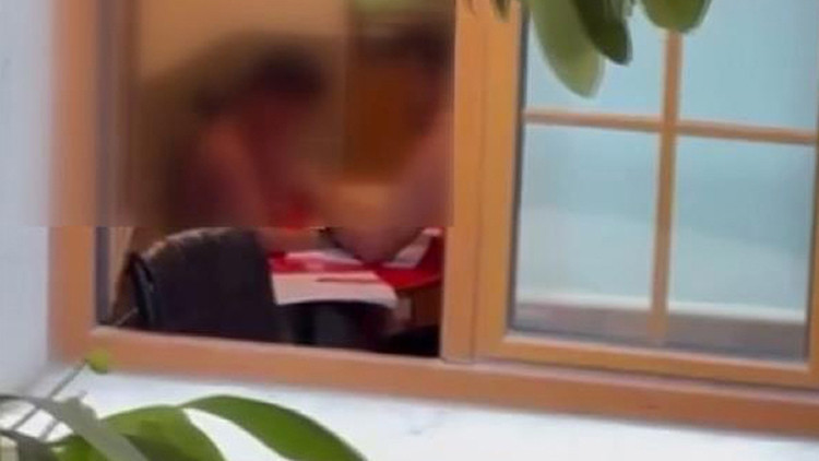 Son Gelişme: Analiz | İstanbul’da rehabilitasyon merkezinde öğrenciye şiddet! Öğretmenin dayağını baba görüntü