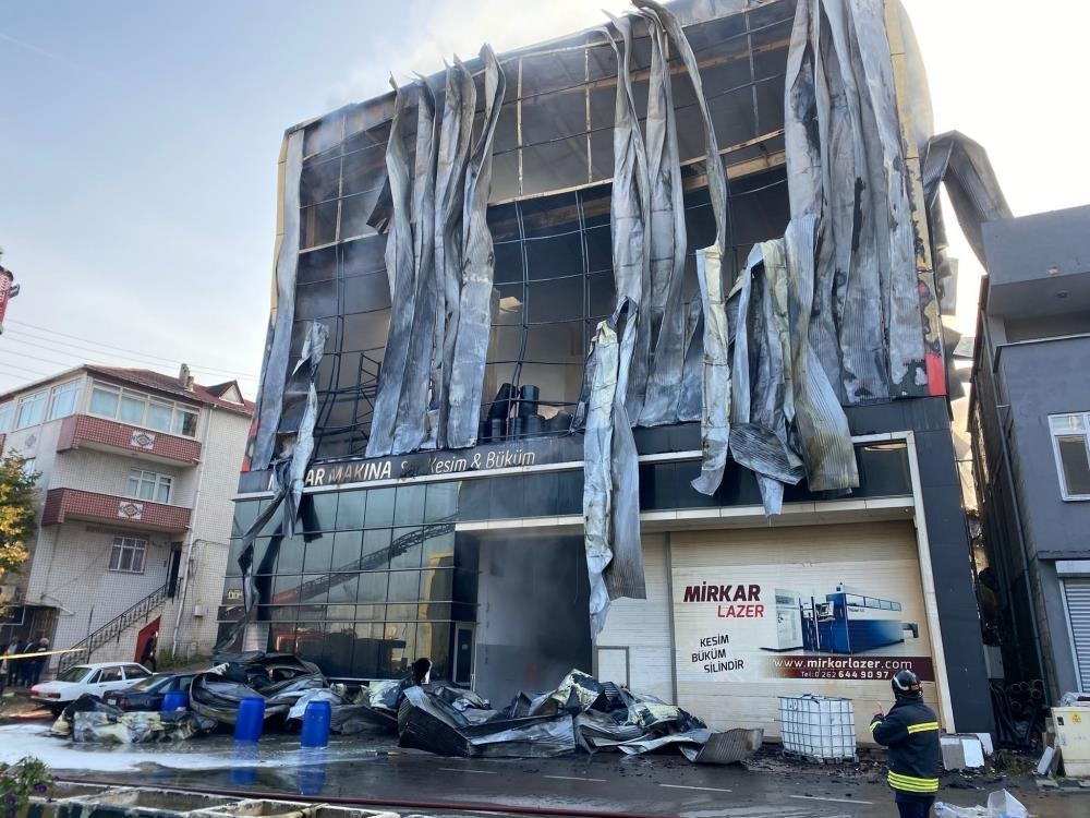 Gündemden Son Bilgiler: Kocaeli'de 7 kişinin öldüğü fabrika yangını davasının görülmesine devam edildi - Son D