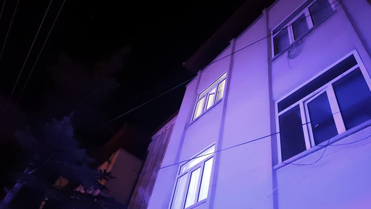 Son Gelişme: Aksaray'da eşi eve almayınca çatıdan girmeye çalışan genç 3'üncü kattan Gerileme Kaydetti: İşte A