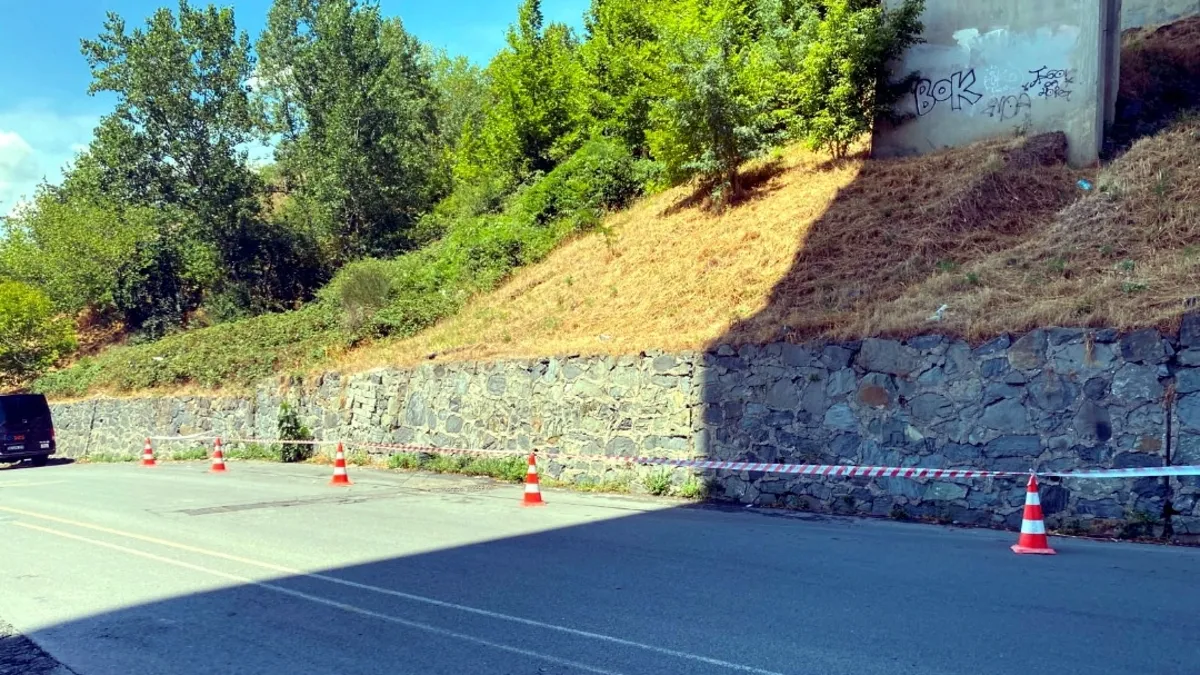 Ayrıntılar Netleşti: Analiz | Eyüpsultan'da viyadükten dökülen beton parçaları tehlike saçtı! Park halindeki a