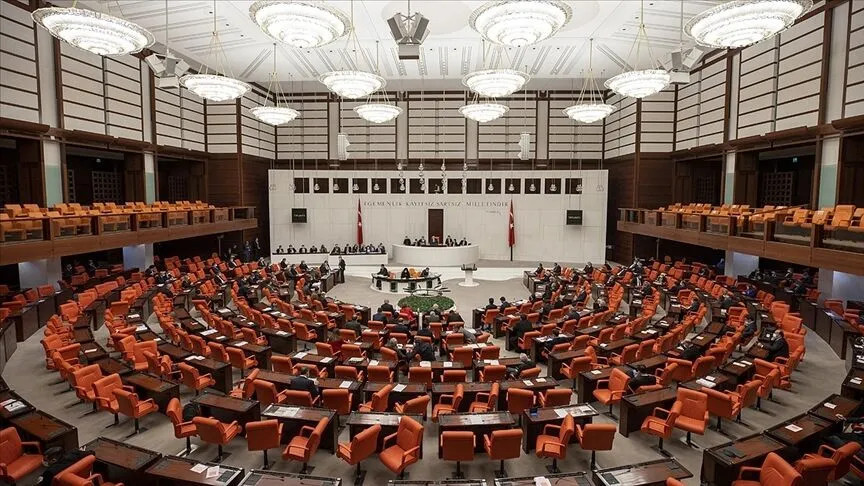 Sıcak Gündem: TBMM'den geçti... En düşük emekli aylığı 23 bin 552 liraya artış grafiği çizdi (Detaylar) | İşte